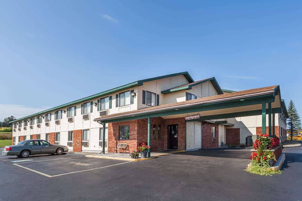 Super 8 By Wyndham East Stroudsburg - Poconos Hotel Kültér fotó