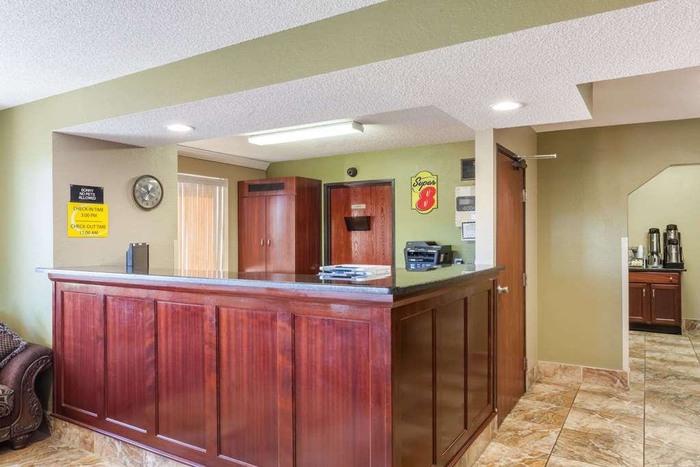 Super 8 By Wyndham East Stroudsburg - Poconos Hotel Beltér fotó
