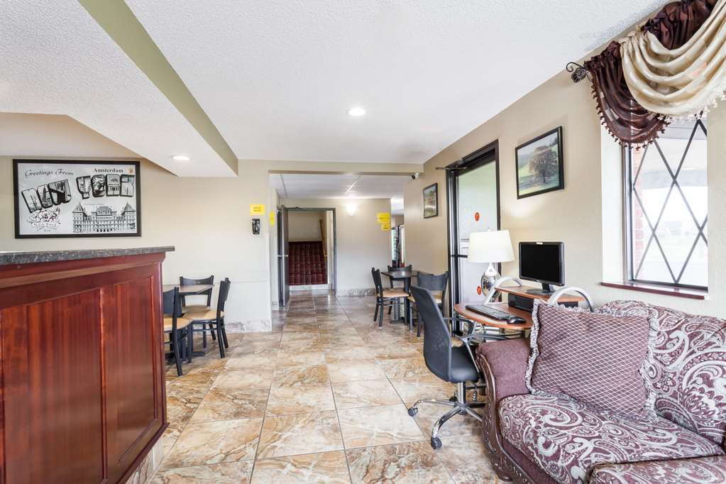 Super 8 By Wyndham East Stroudsburg - Poconos Hotel Beltér fotó